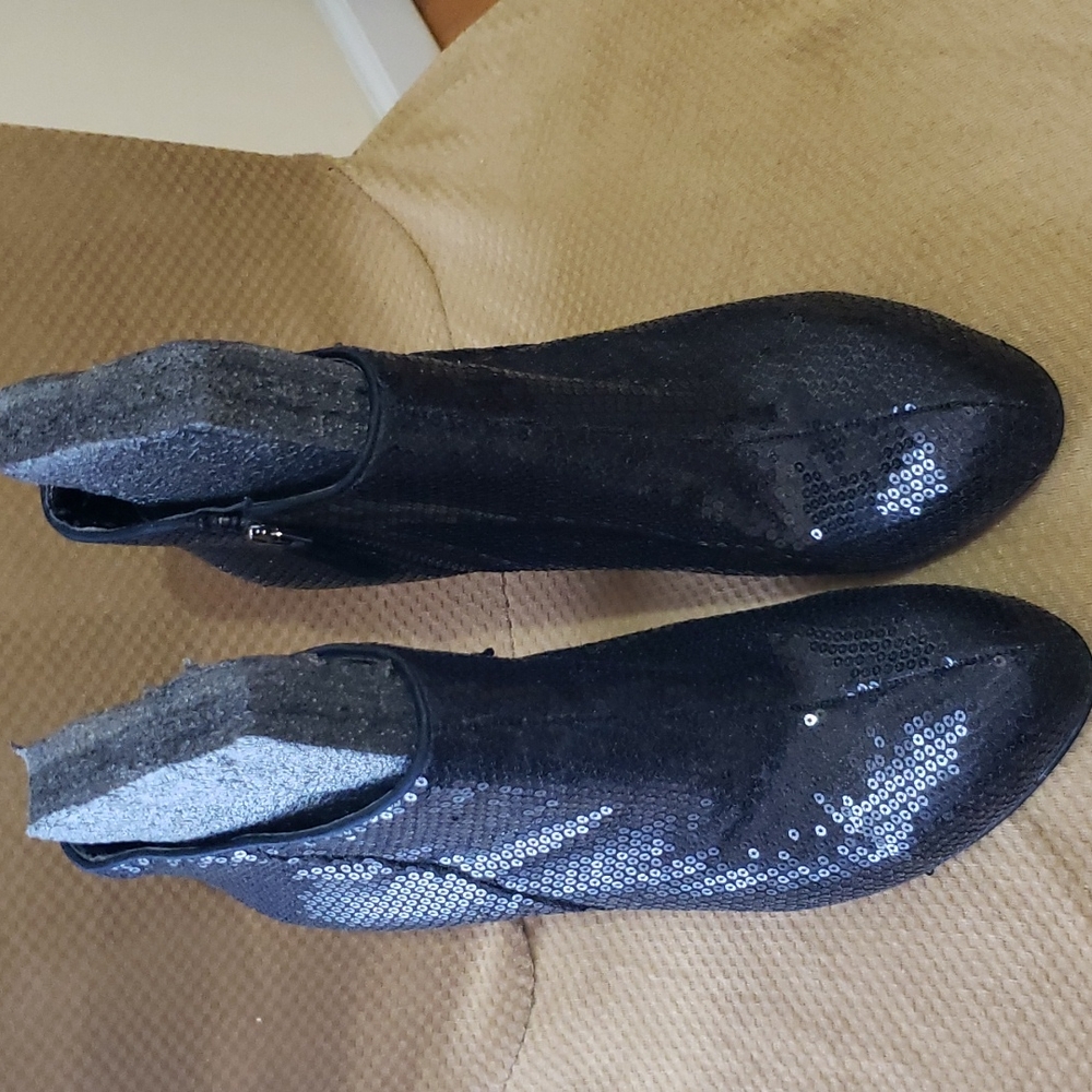 Nine West Black Sequin Bootie 8.5 Never worn outside